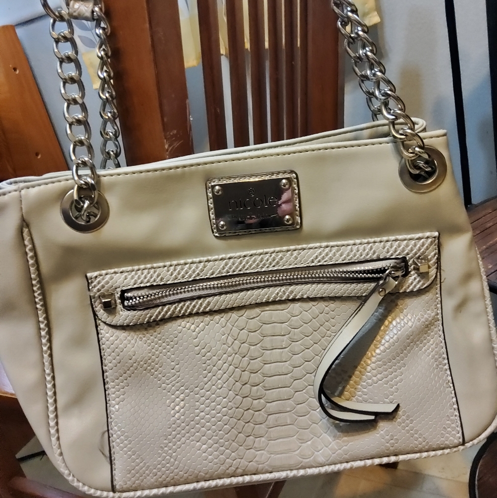 Grey textured purse
